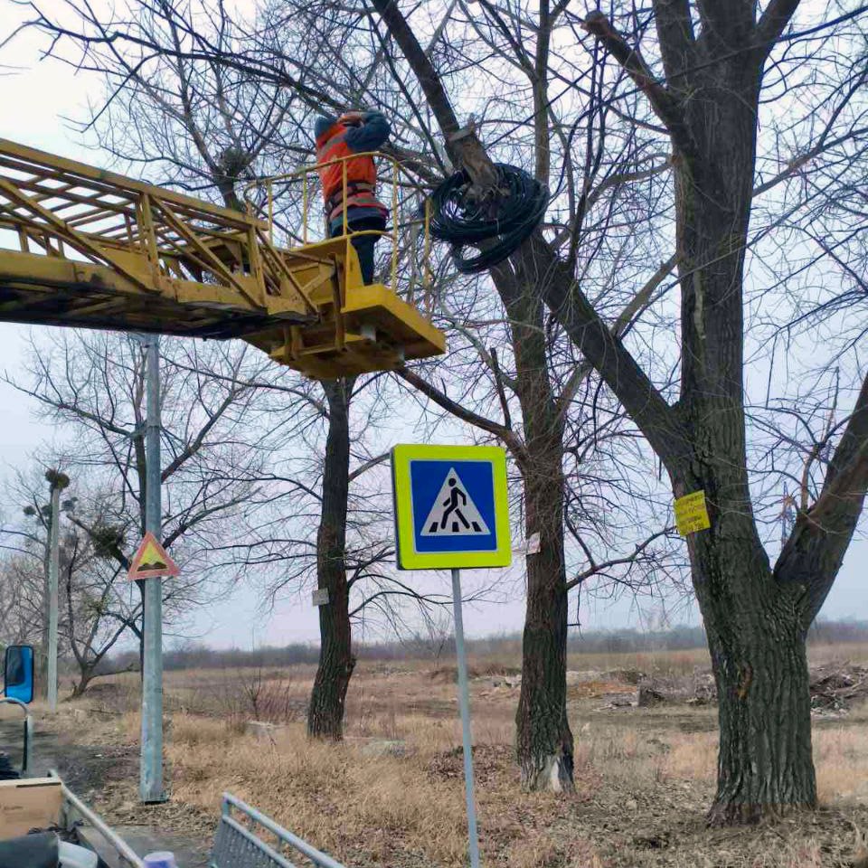 Ремонтники ліквідували десятки аварій на зовнішніх електромережах Харкова